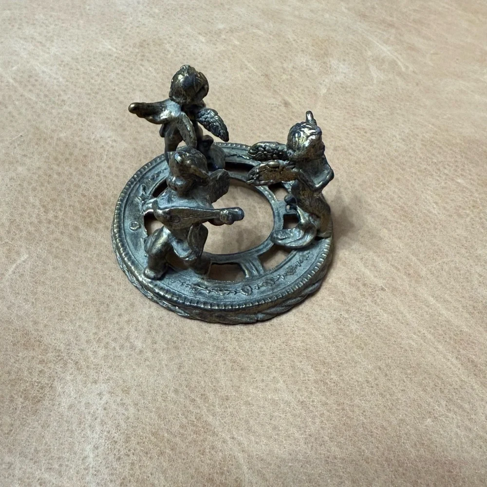 Beautiful Angelic Metal 3 Cherub Watch Holder / Stand Playing String Instruments